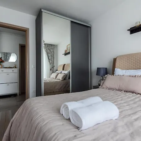 Lovely Chic Studio, On A Beautiful Promenade Apartment Brasov